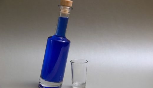 スペイン発祥の青いワイン『Gik』の原料と作り方は？日本での購入方法